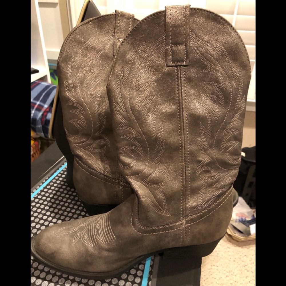 Rampage Boots